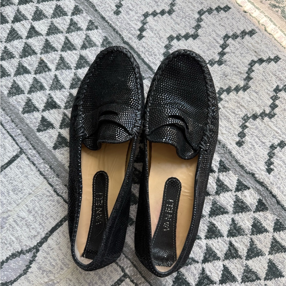 Vaneli Black Textured Leather Loafers